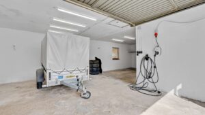 22 - Garage