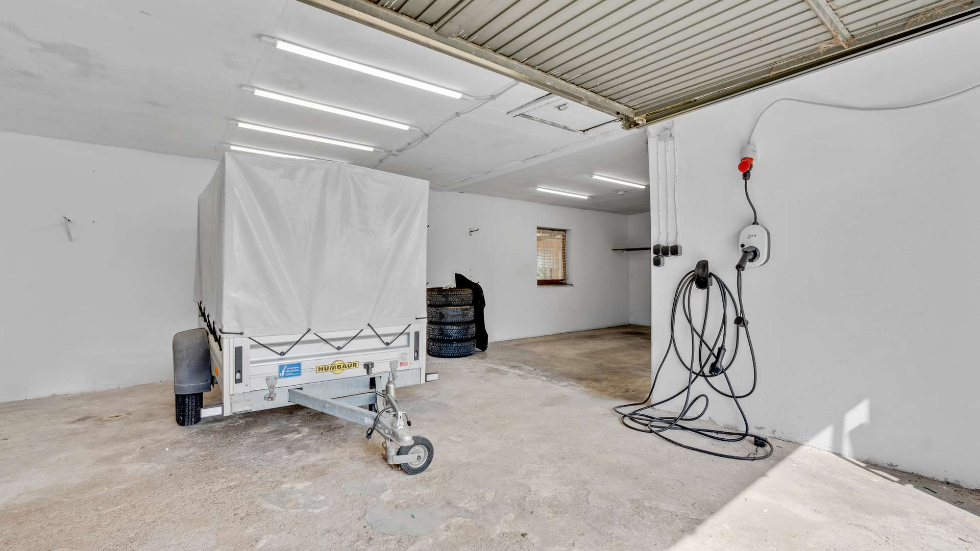 22 - Garage