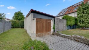 Gartenhütte mit Terrasse