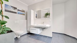 Badezimmer 1 - Flügel rechts