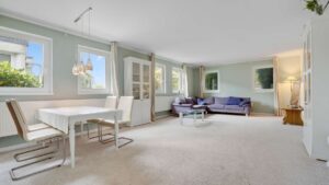 Wohn- und Essbereich - Flügel links