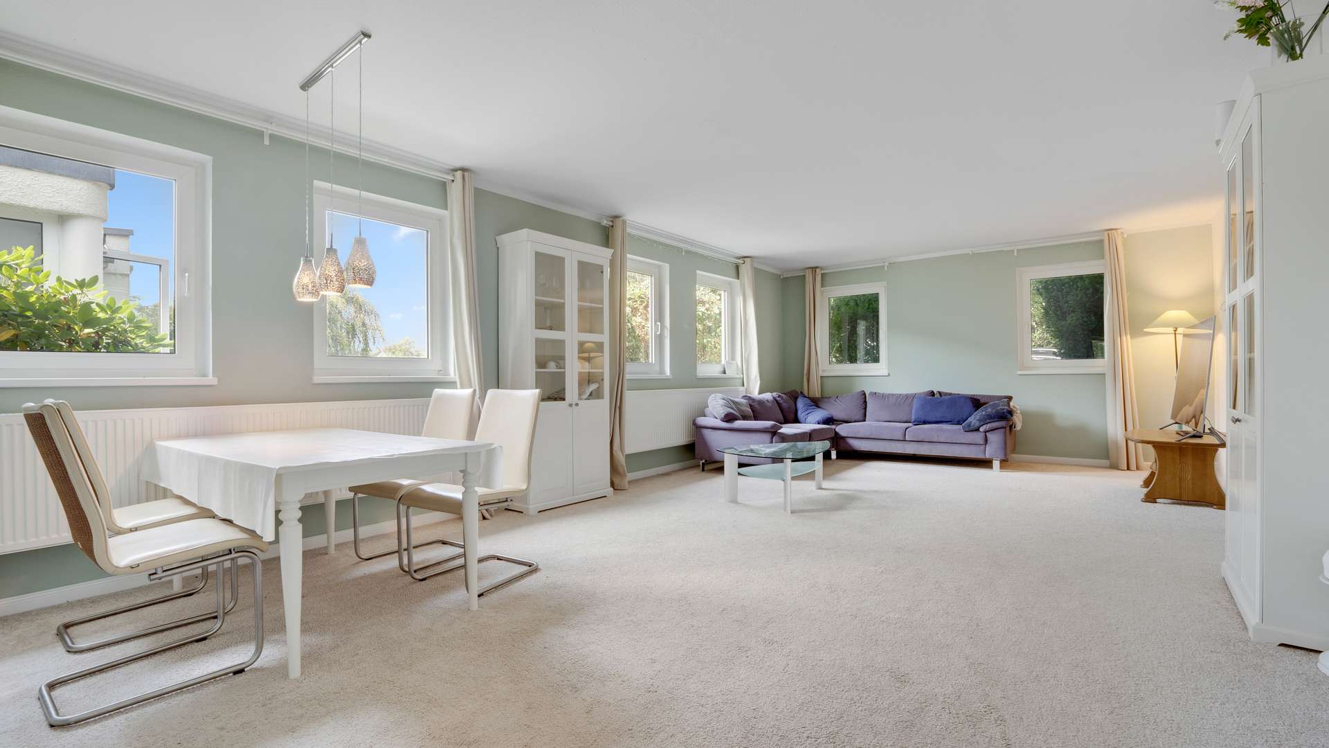 Wohn- und Essbereich - Flügel links