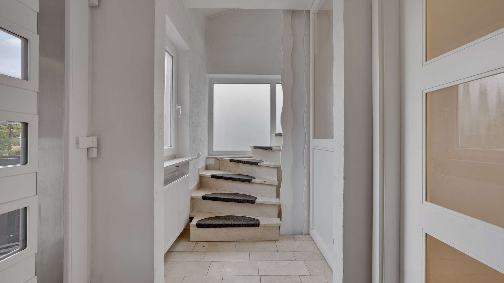 Windfang / Treppenhaus EG