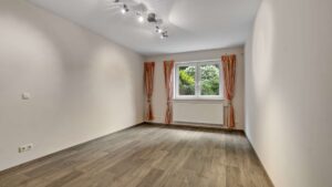 Arbeits-/Schlafzimmer UG