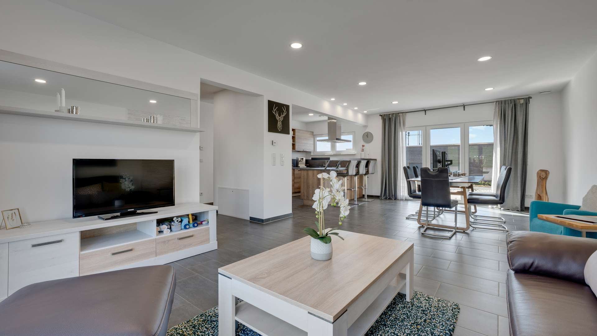 Wohn- und Esszimmer / Küche EG