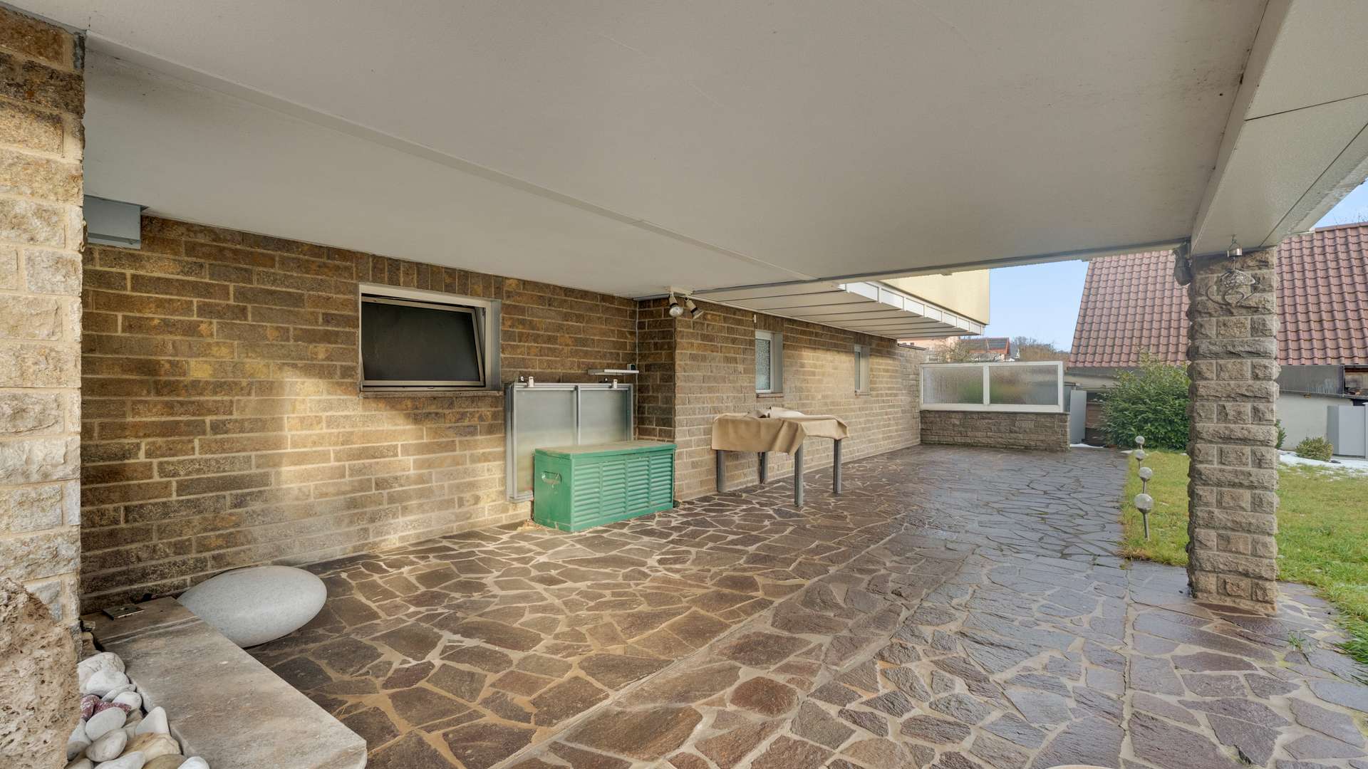 Terrasse (überdacht)