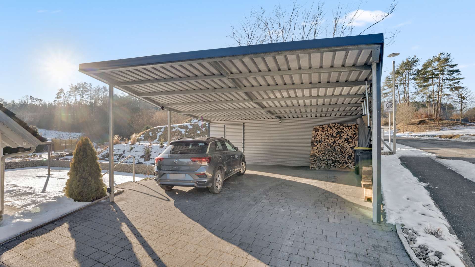 Doppelcarport/Geräteraum