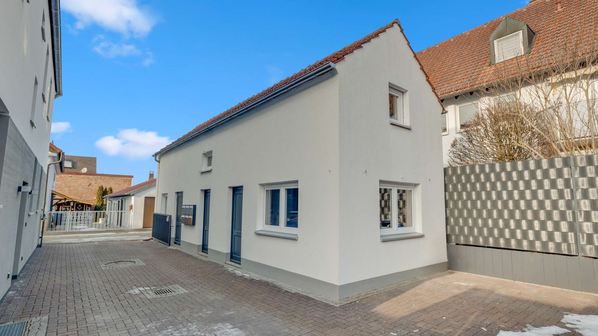 Nebengebäude mit Garage