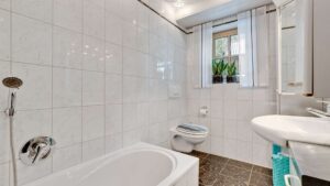 Badezimmer EG Haupthaus
