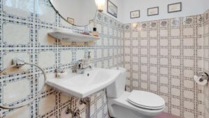 EG - WC
