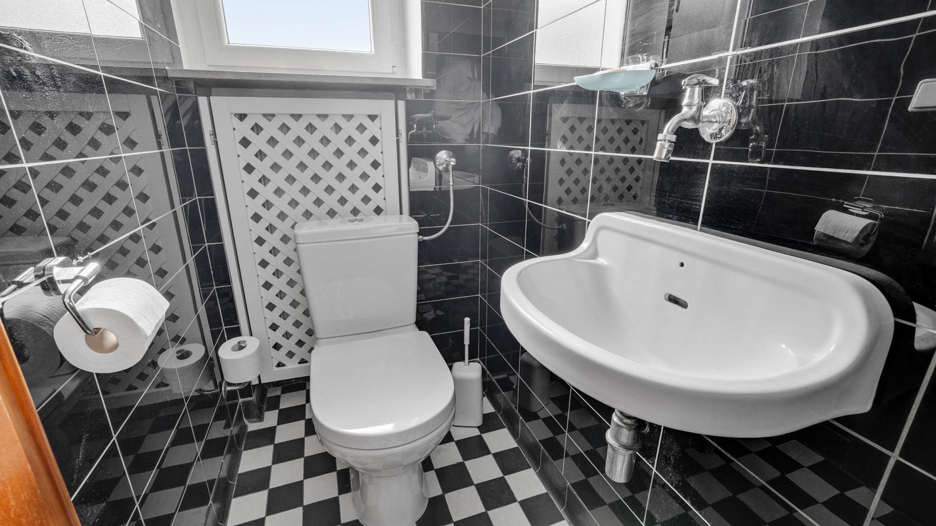 EG - WC