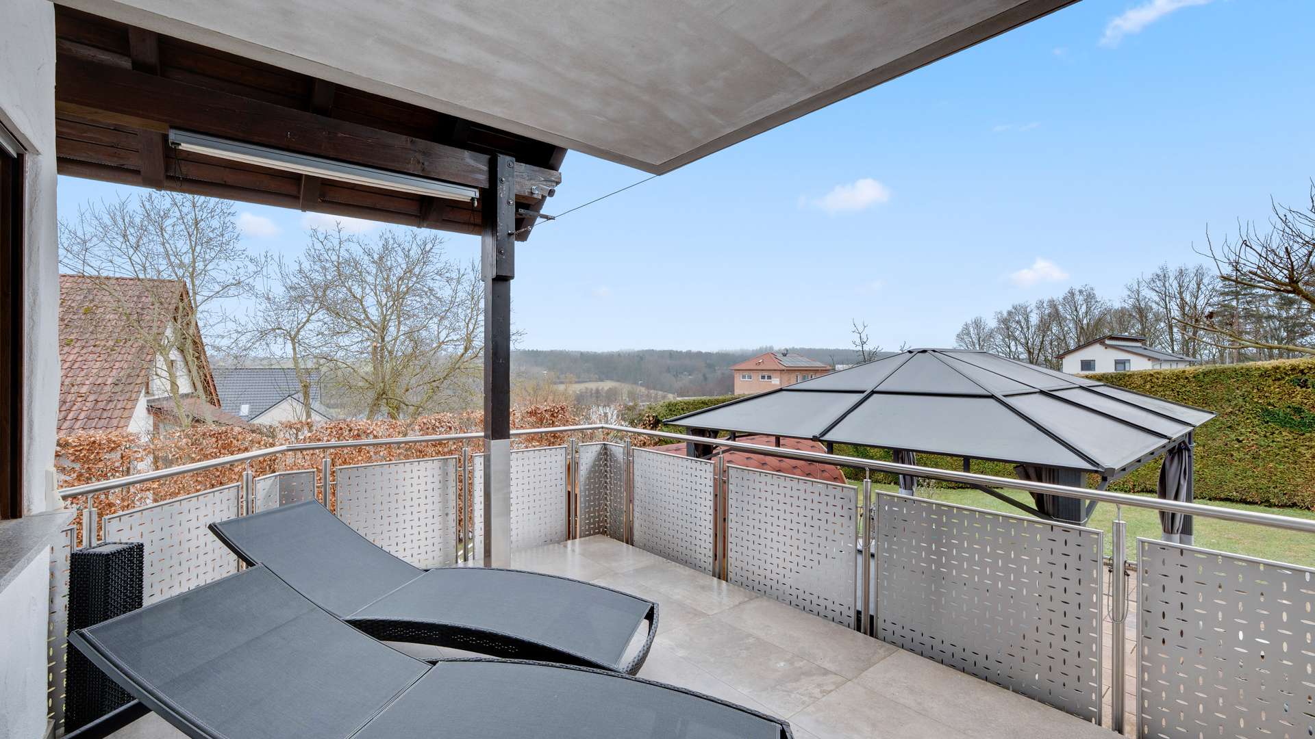 EG - Überdachte Terrasse