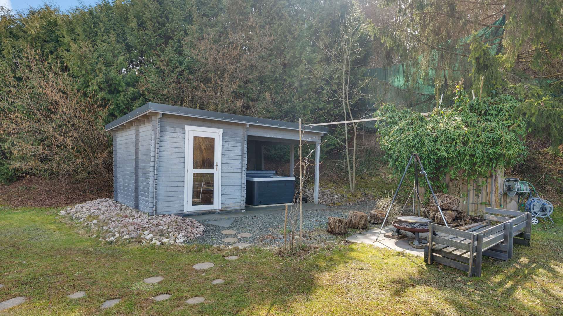 Wellnessbereich + Grillplatz