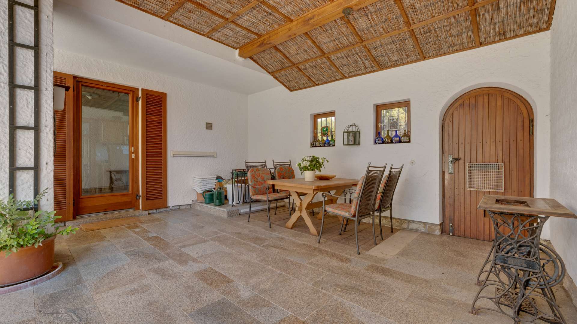 EG - Überdachte Terrasse