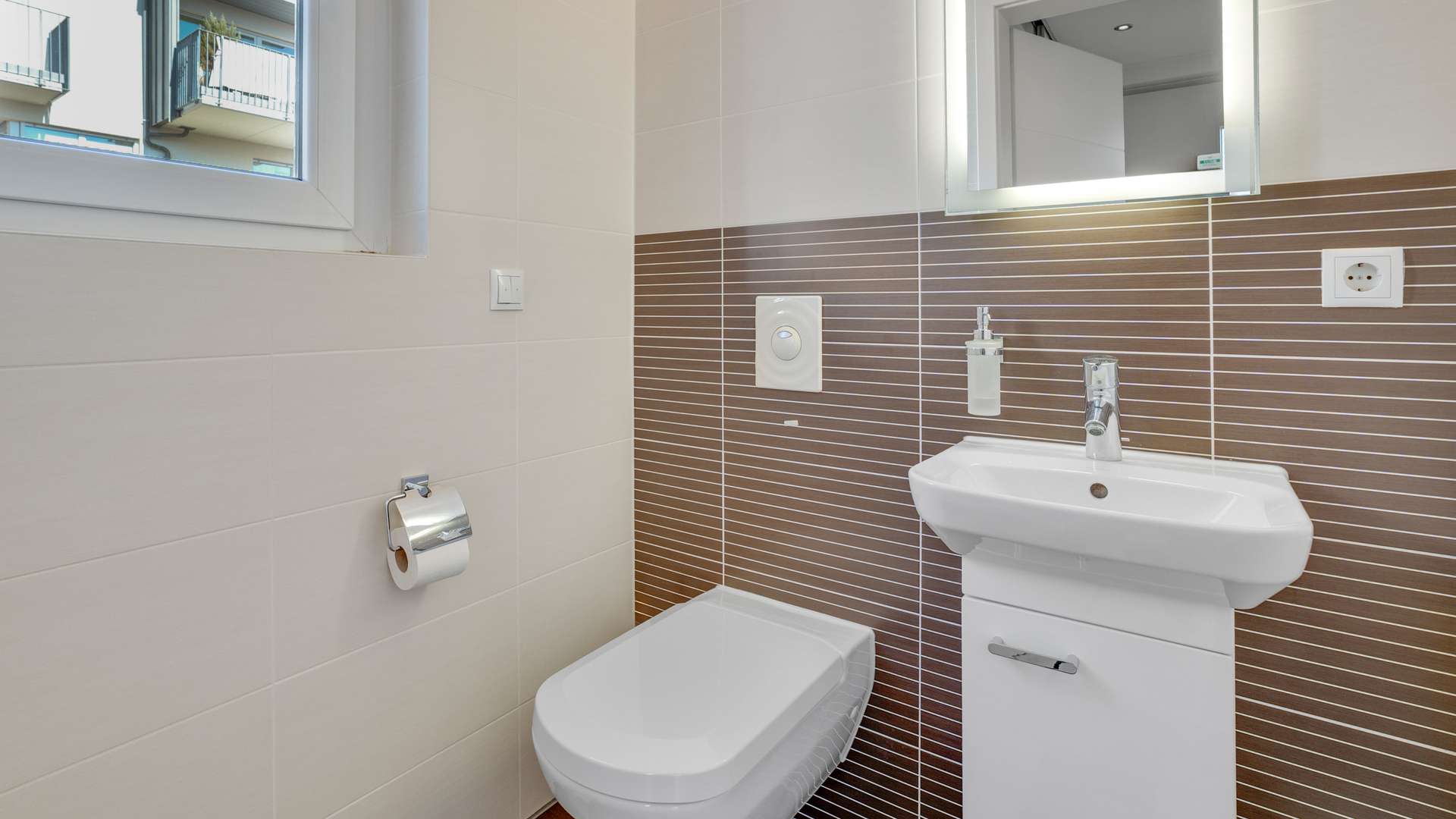 EG - WC