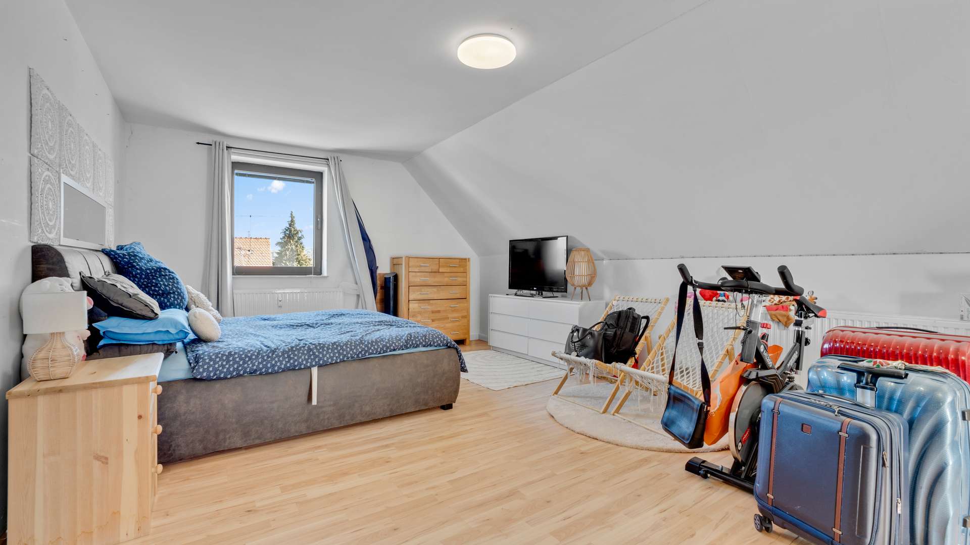 WE 2: Schlafzimmer