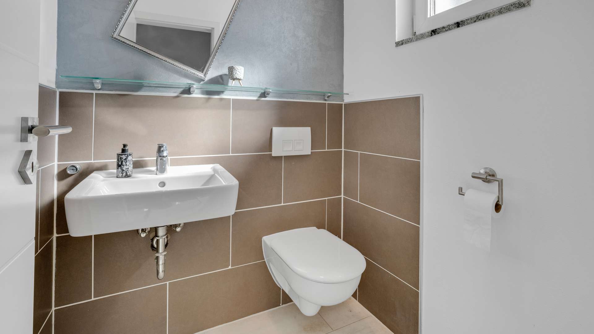 EG - WC