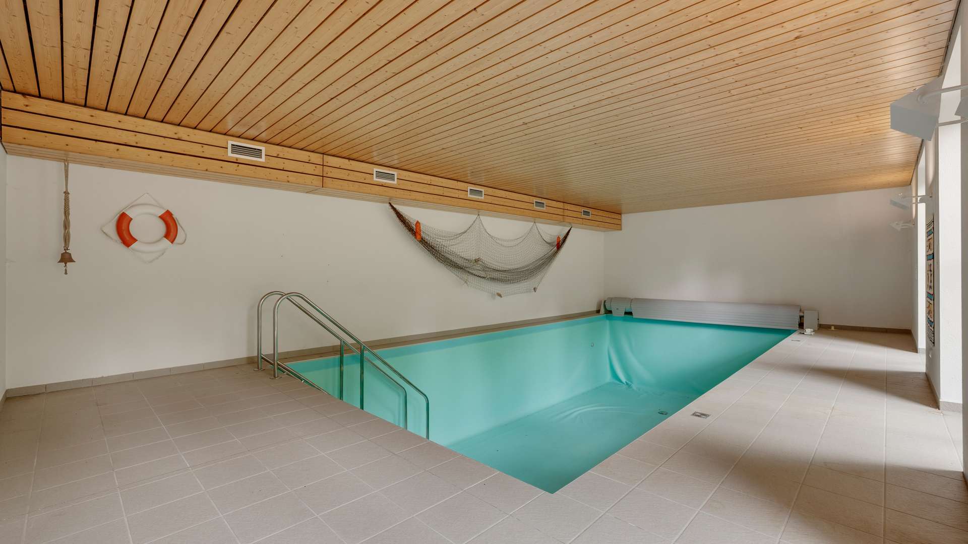 UG - Schwimmbad