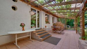 EG - Überdachte Terrasse