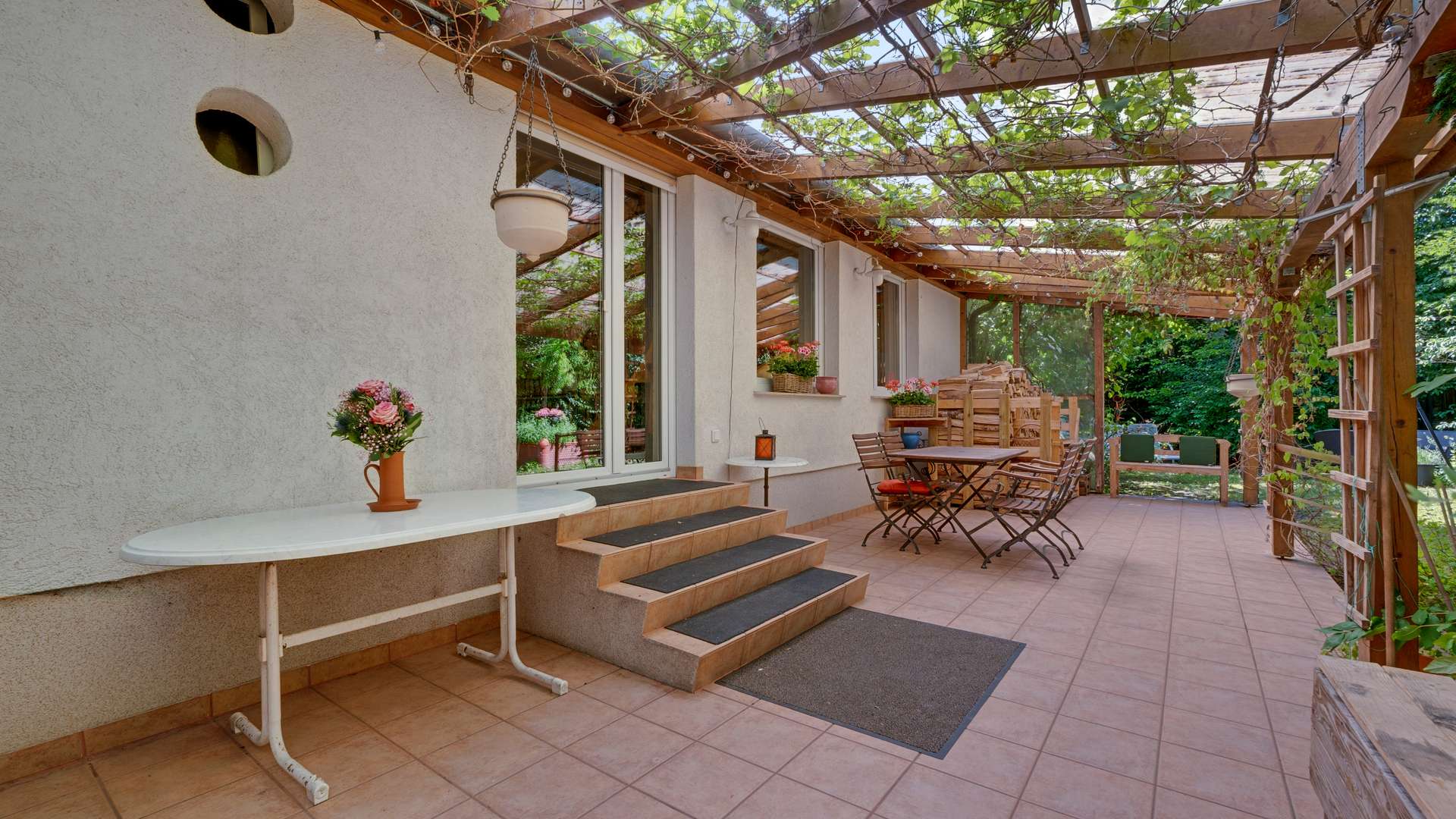 EG - Überdachte Terrasse
