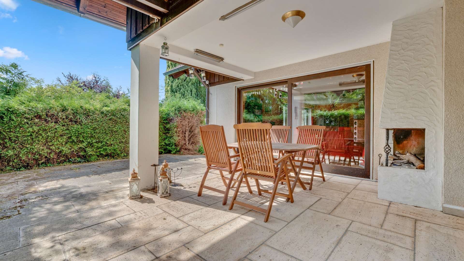EG - Teilüberdachte Terrasse