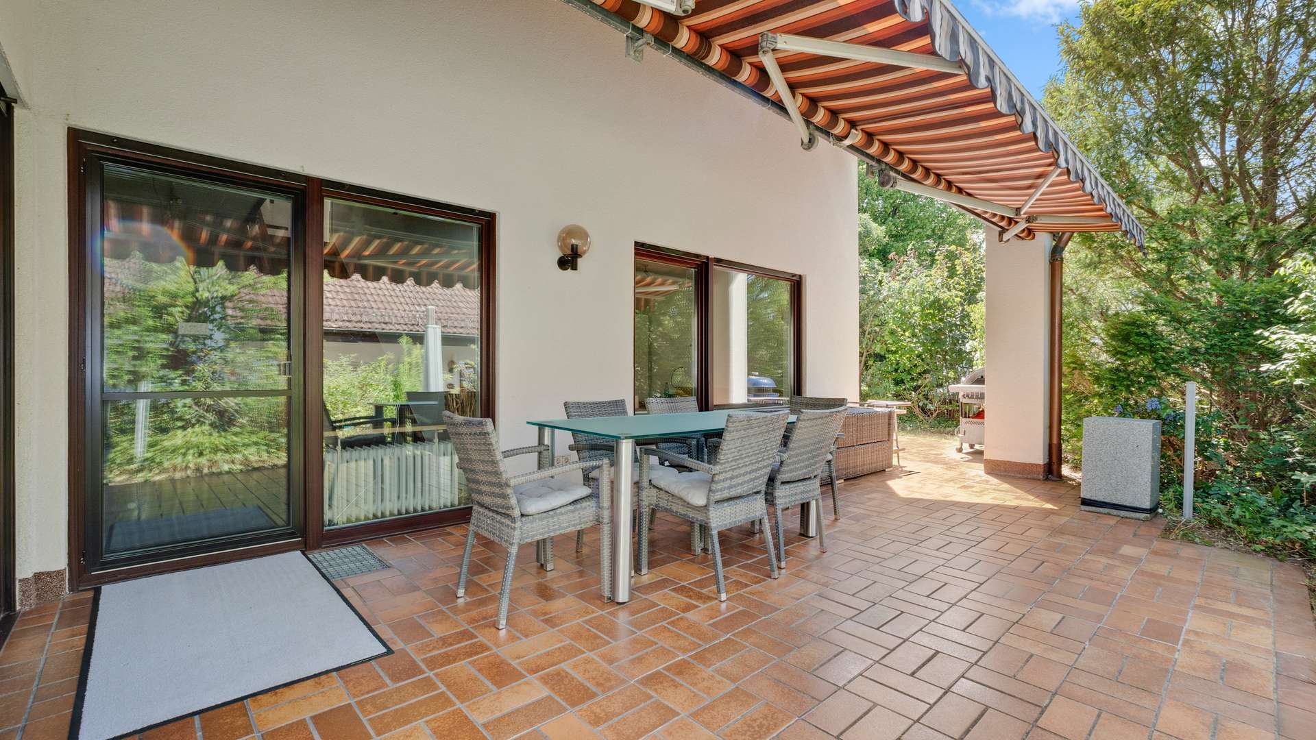 EG - Überdachte Terrasse