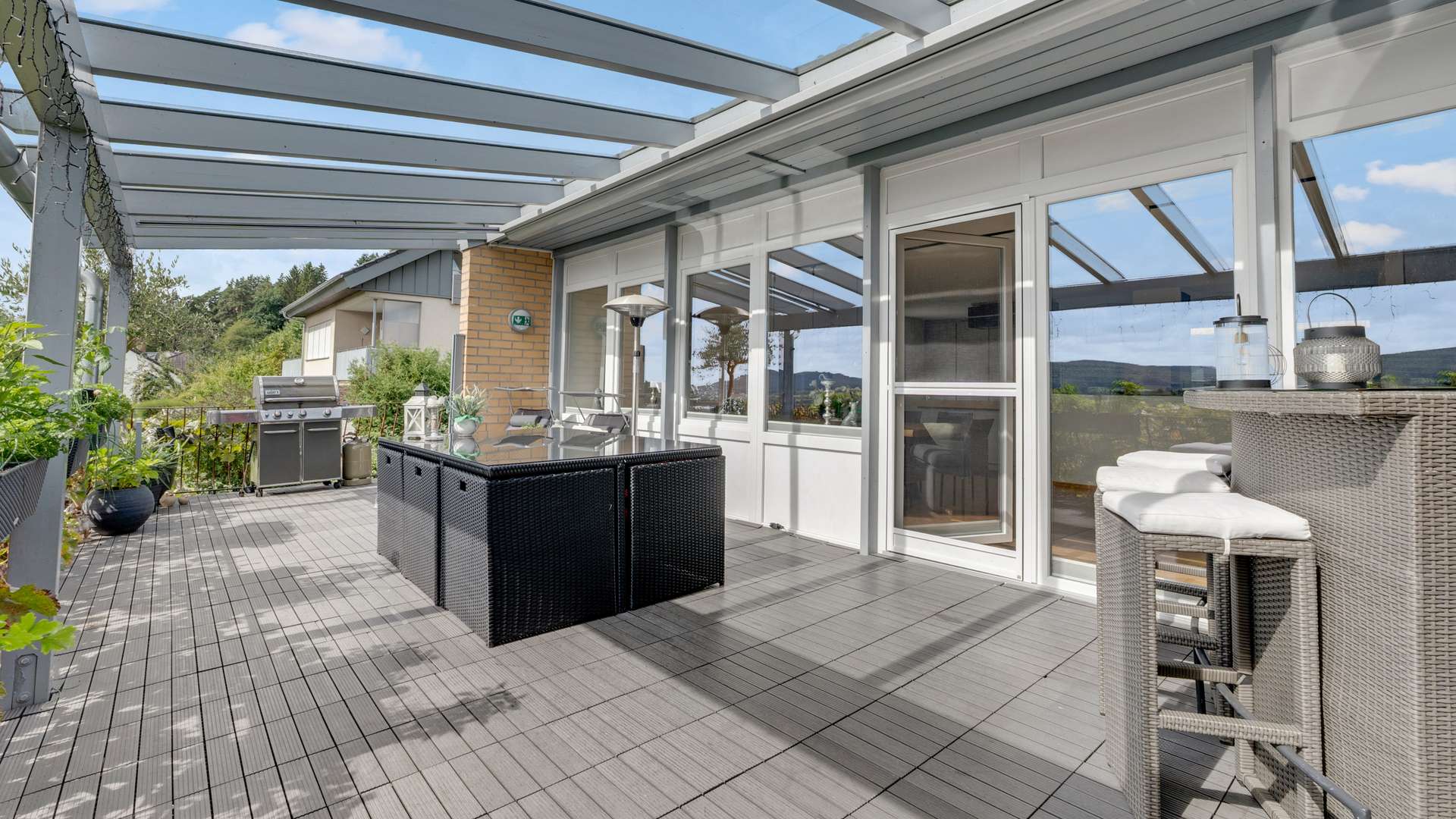 EG - Überdachter Balkon