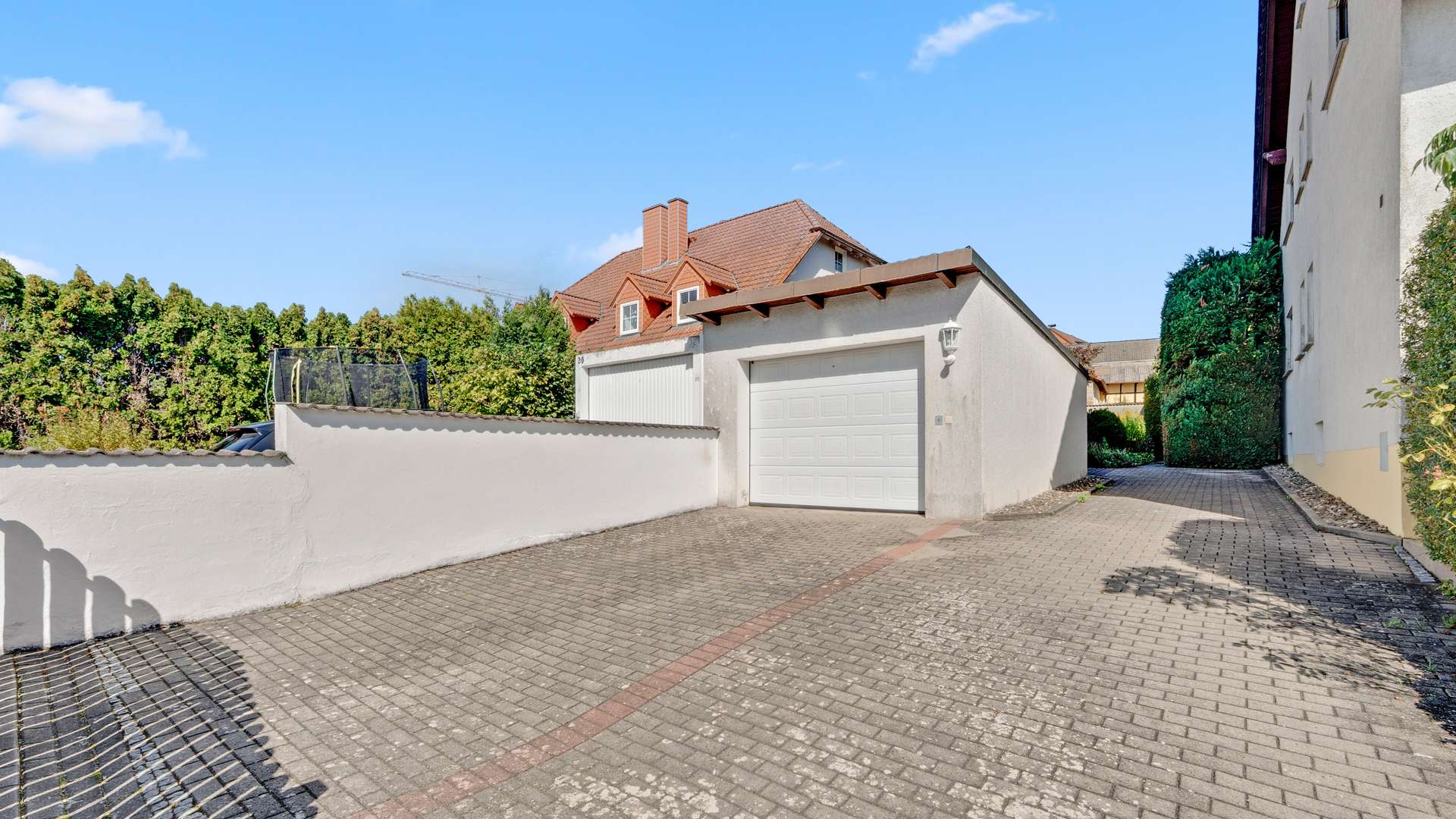 Garage / Stellplätze