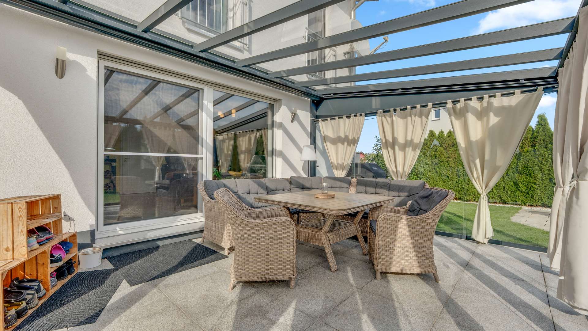 EG - Überdachte Terrasse