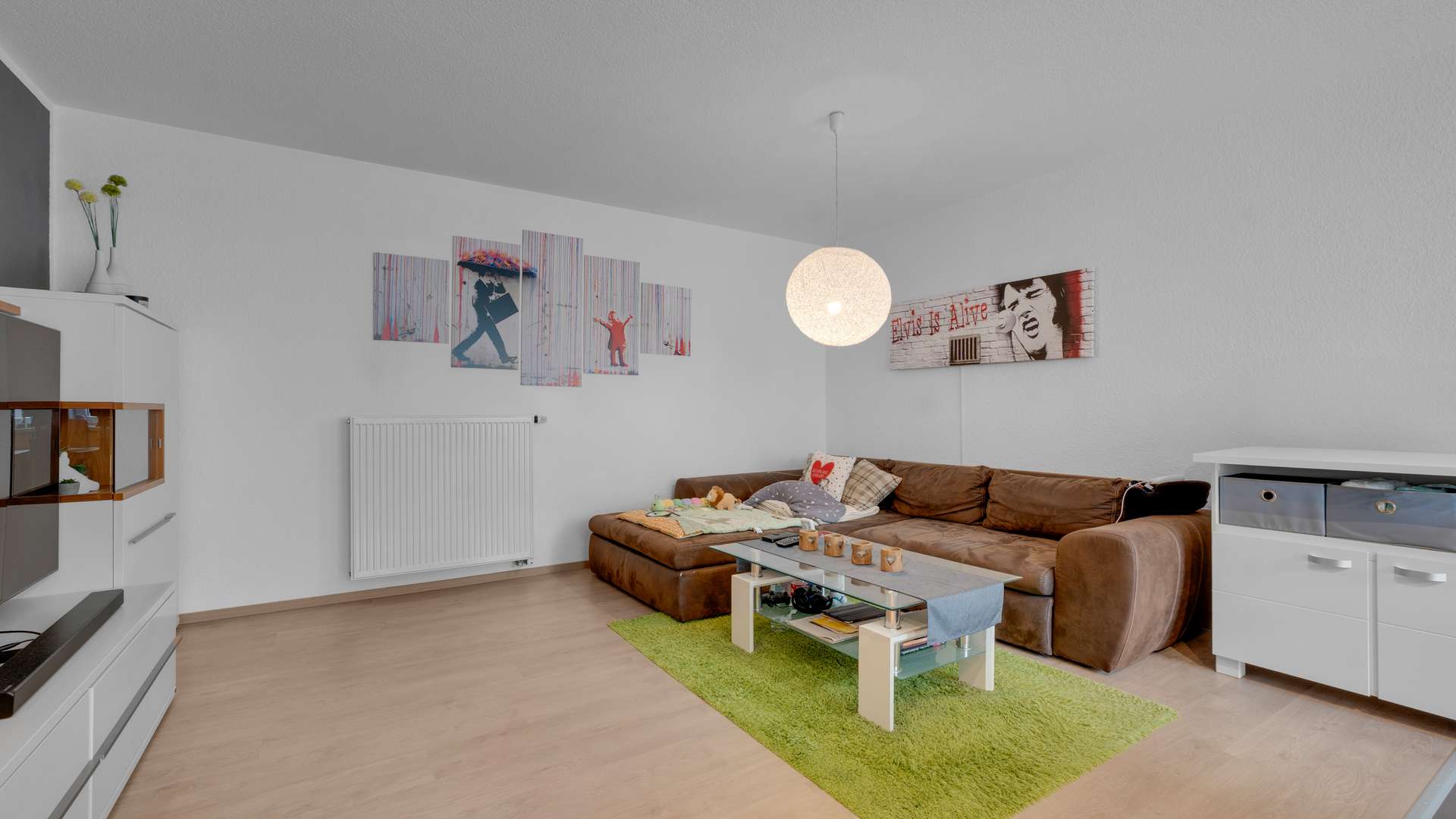 Wohn- und Esszimmer / Küche ELW UG