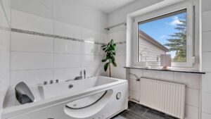 OG - Badezimmer 1 - Haupthaus