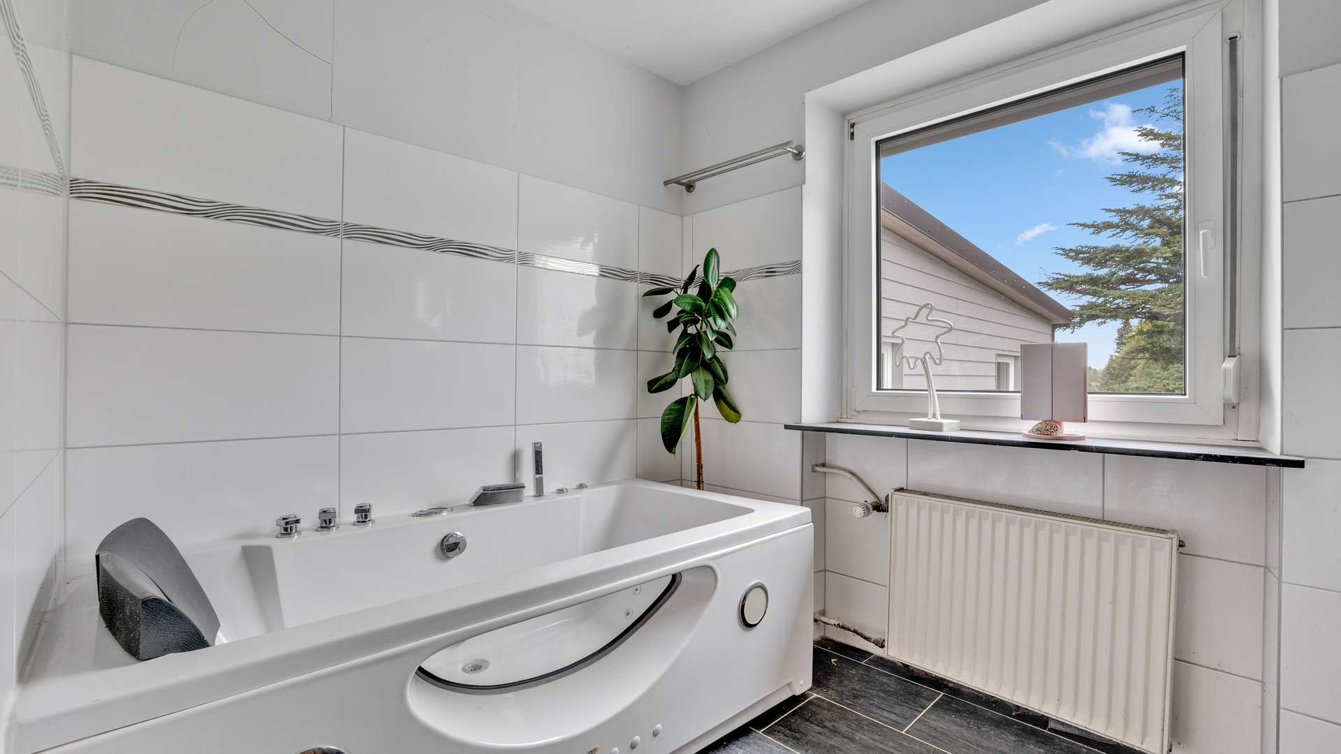 OG - Badezimmer 1 - Haupthaus