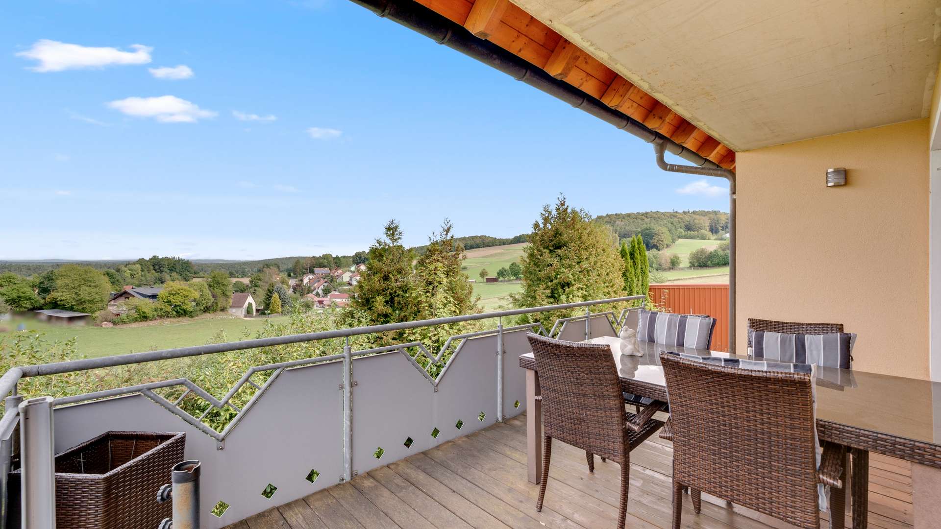 EG - überdachter Balkon