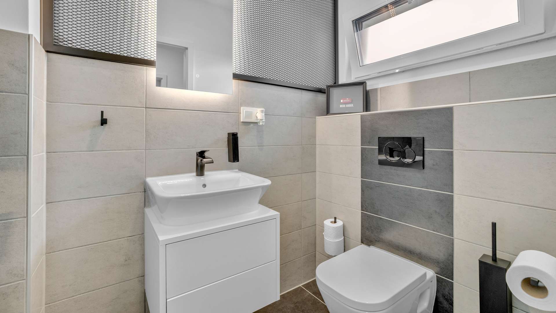 EG - WC