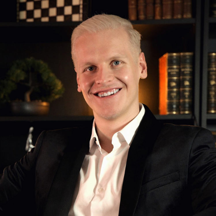 Herr Robin Dressel 